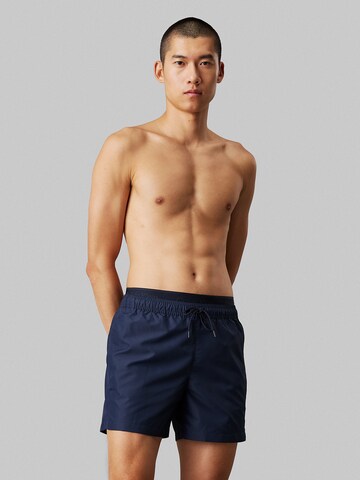Shorts de bain 'Meta Legacy' Calvin Klein Swimwear en bleu : devant
