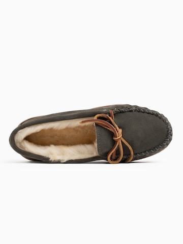 Minnetonka - Mocassins em cinzento