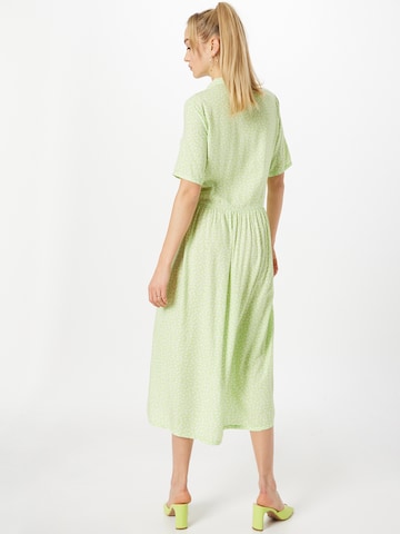 Monki Košilové šaty – zelená