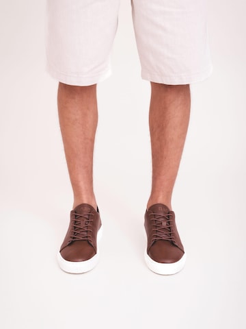 Scarpa stringata 'SANDRO' di nae Vegan Shoes in marrone