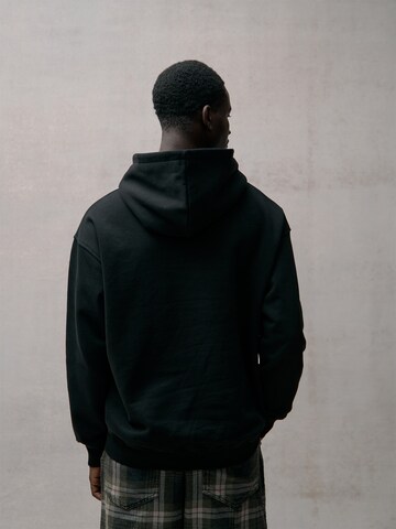 Netflix Collection Sweatshirt in Black