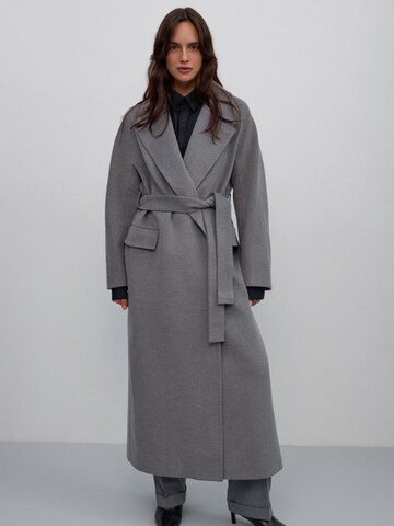 Estro - Abrigo de invierno '465' en gris