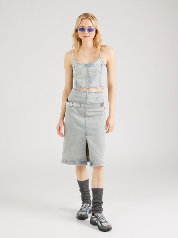 Monki Top w kolorze niebieski