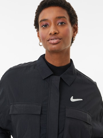 Nike Sportswear - Chaqueta de entretiempo en negro