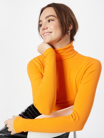 minimum Shirt in Orange