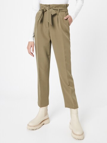 NEW LOOK Regular Pleat-front trousers 'MILLY' in Green: front