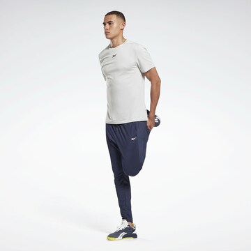 Effilé Pantalon de sport Reebok en bleu