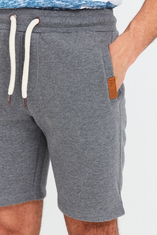 !Solid Regular Shorts 'Trippo' in Grau