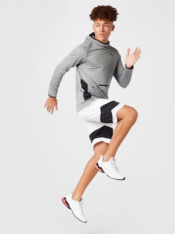 PUMA Loosefit Sportshorts in Weiß