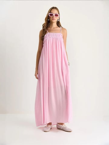 Abito di Bianco Lucci in rosa