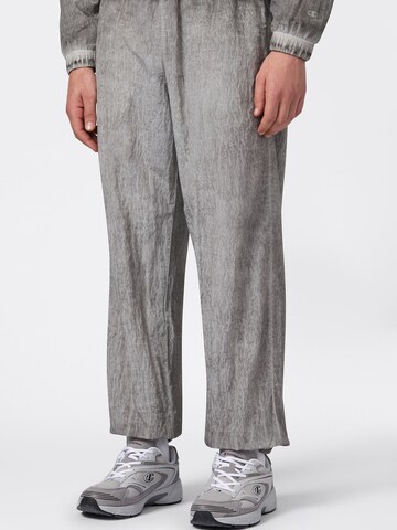 Tapered Pantaloni sportivi di Champion Authentic Athletic Apparel in grigio: frontale