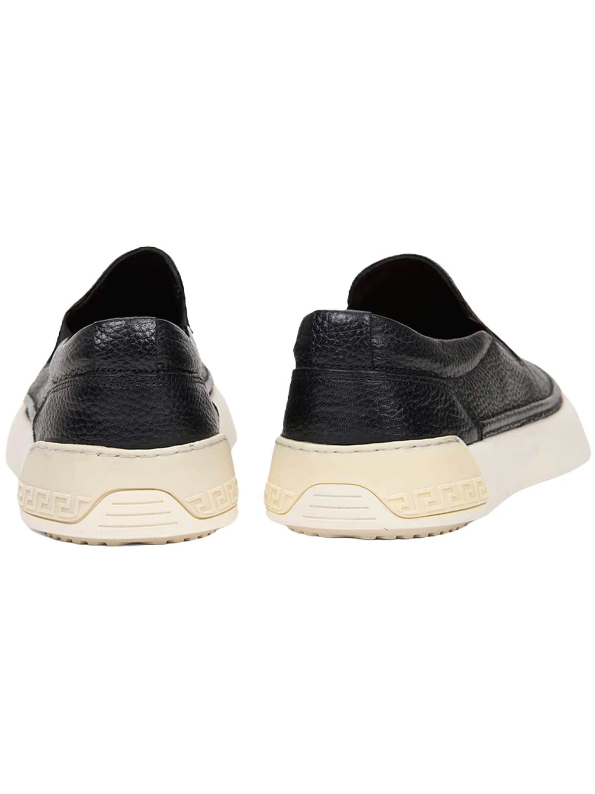 Chaussure basse 'Beleg' Desa en noir