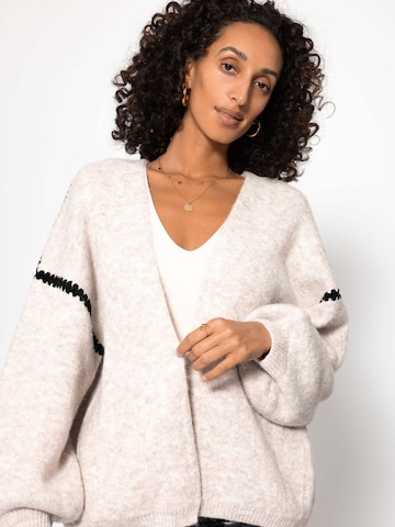 SASSYCLASSY Oversizestrickjacke in Weiß