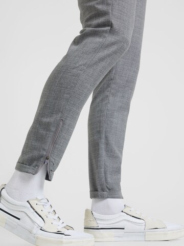 Coupe slim Pantalon GABBA en gris