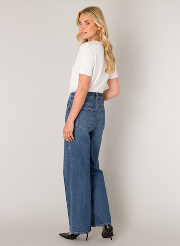 BASE LEVEL Wide Leg Jeans in Blau