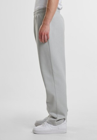 Loosefit Pantaloni di Urban Classics in grigio