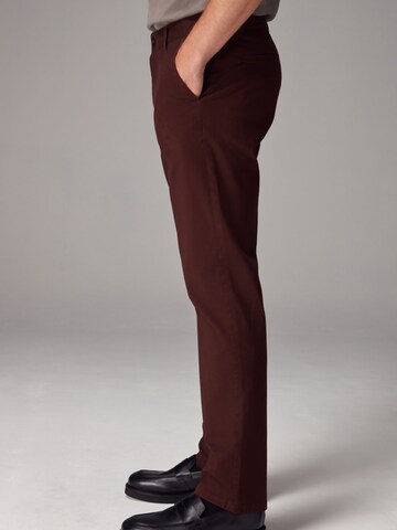 Next Slimfit Chinohousut värissä punainen