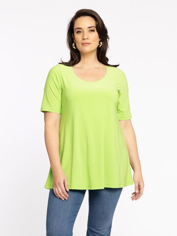 Yoek Shirt in Groen: voorkant