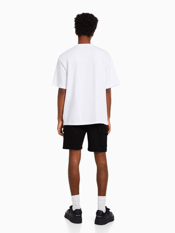 Bershka Regular Shorts in Schwarz