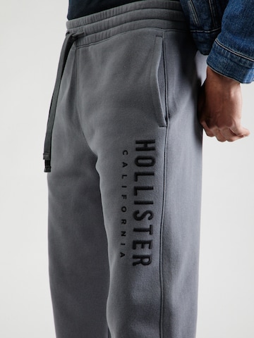 HOLLISTER Tapered Trousers in Grey