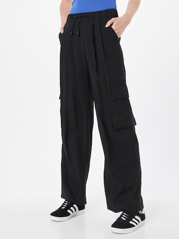 SISTERS POINT Wide leg Cargo Pants 'ELLA' in Black: front