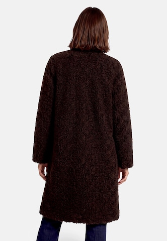 Cappotto invernale di zero in marrone