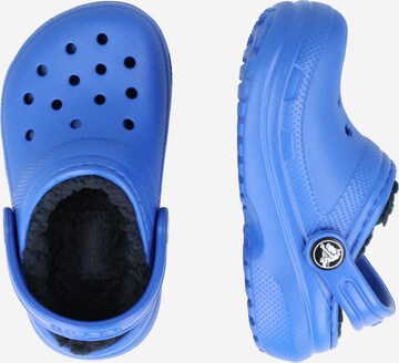 Calzatura aperta di Crocs in blu