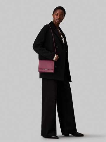 Sac à bandoulière Calvin Klein en rouge : devant