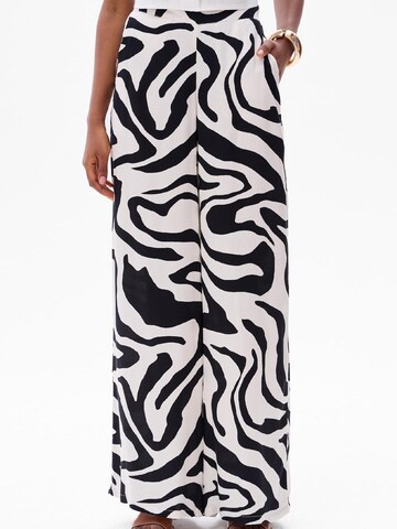 Blue Shadow Wide Leg Hose‌‌‌‌‌ in Schwarz: Vorderseite