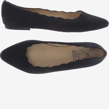 KMB Flats & Loafers in 37 in Black: front