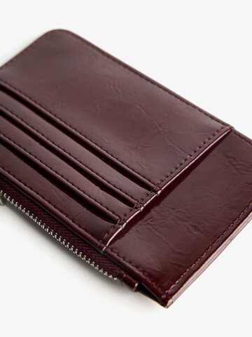 Astuccio di Bershka in rosso