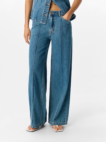 Wide leg Jeans con pieghe 'OBJMOJI DIVONA' di OBJECT in blu: frontale