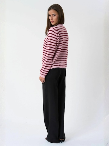 TEESHOPPEN Sweter ' Crizette ' w kolorze czerwony