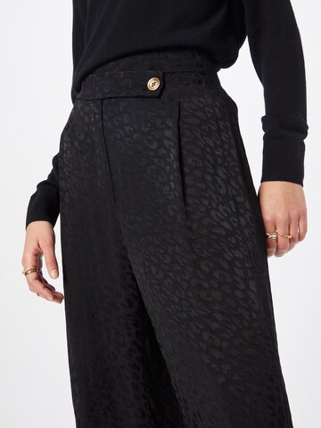 MICHAEL Michael Kors - Perna larga Calças com pregas em preto