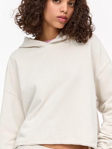Pull&Bear Суичър в бежово