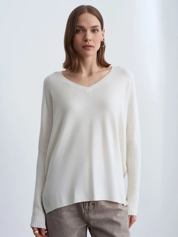 Pullover di Dilvin in beige: frontale