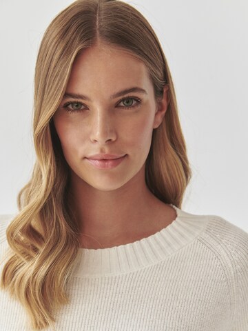 Pull-over 'Teresa' TATUUM en blanc