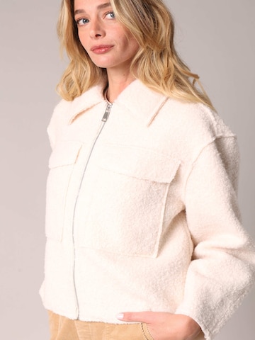 Veste mi-saison 'Assili' Deeluxe en beige