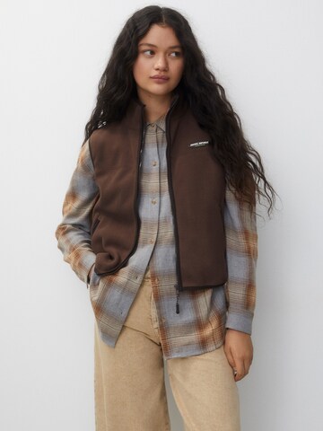 Pull&Bear Vest in Brown: front