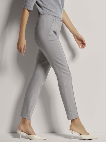 Coupe slim Pantalon MADELEINE en gris