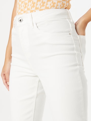 Coupe slim Jean Koton en blanc