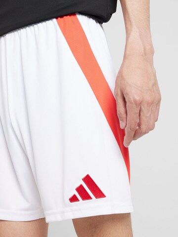 ADIDAS PERFORMANCE Loosefit Sportbroek 'Manchester United 24/25 Home' in Wit