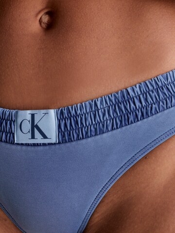Slip costum de baie de la Calvin Klein Swimwear pe albastru