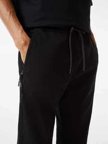 Bershka Tapered Hose in Schwarz