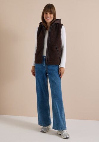 CECIL Vest in Brown
