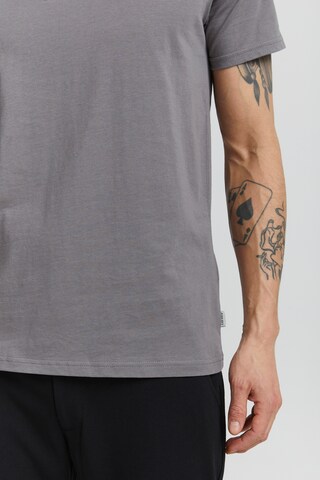 11 Project - Camiseta 'BERTRAM' en gris