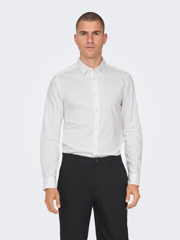 Coupe slim Chemise 'Miles' Only & Sons en blanc : devant