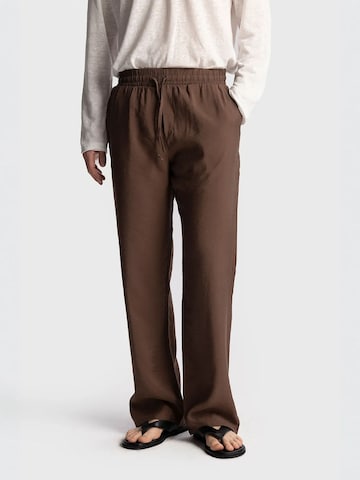 Regular Pantalon Giesto en marron : devant