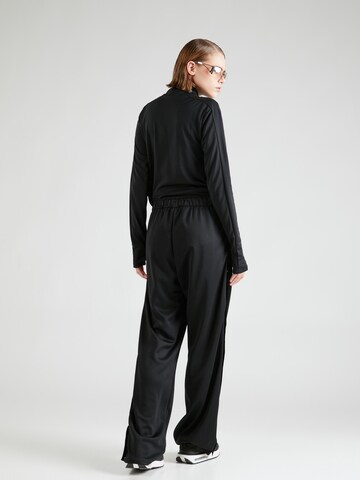 Nike Sportswear Lużny krój Spodnie 'AIR BREAKAWAY' w kolorze czarny