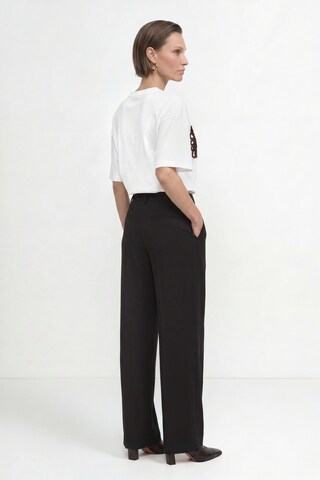 Tricou de la Rich & Royal pe alb